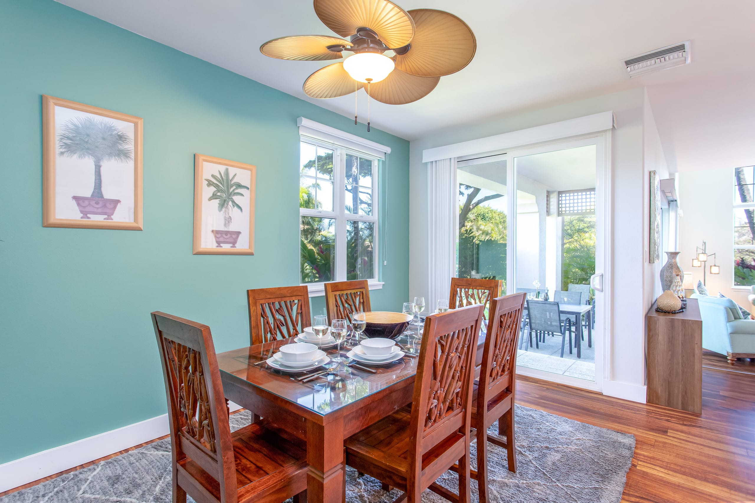 Private townhome close to gorgeous beaches - Photo 3