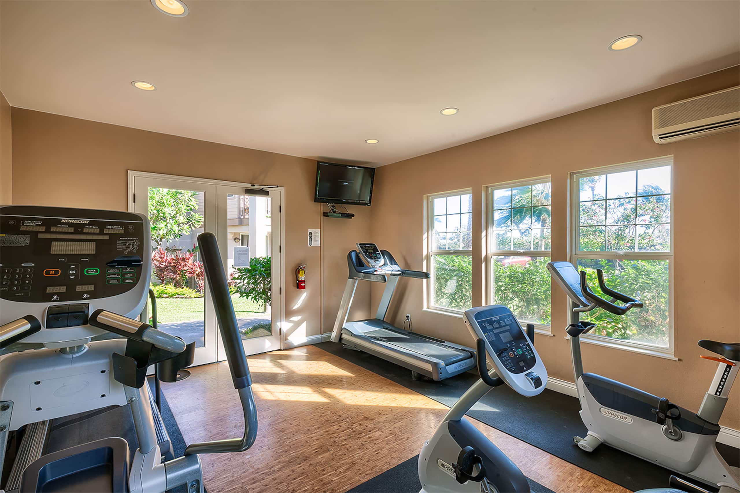 Private townhome close to gorgeous beaches - Photo 22