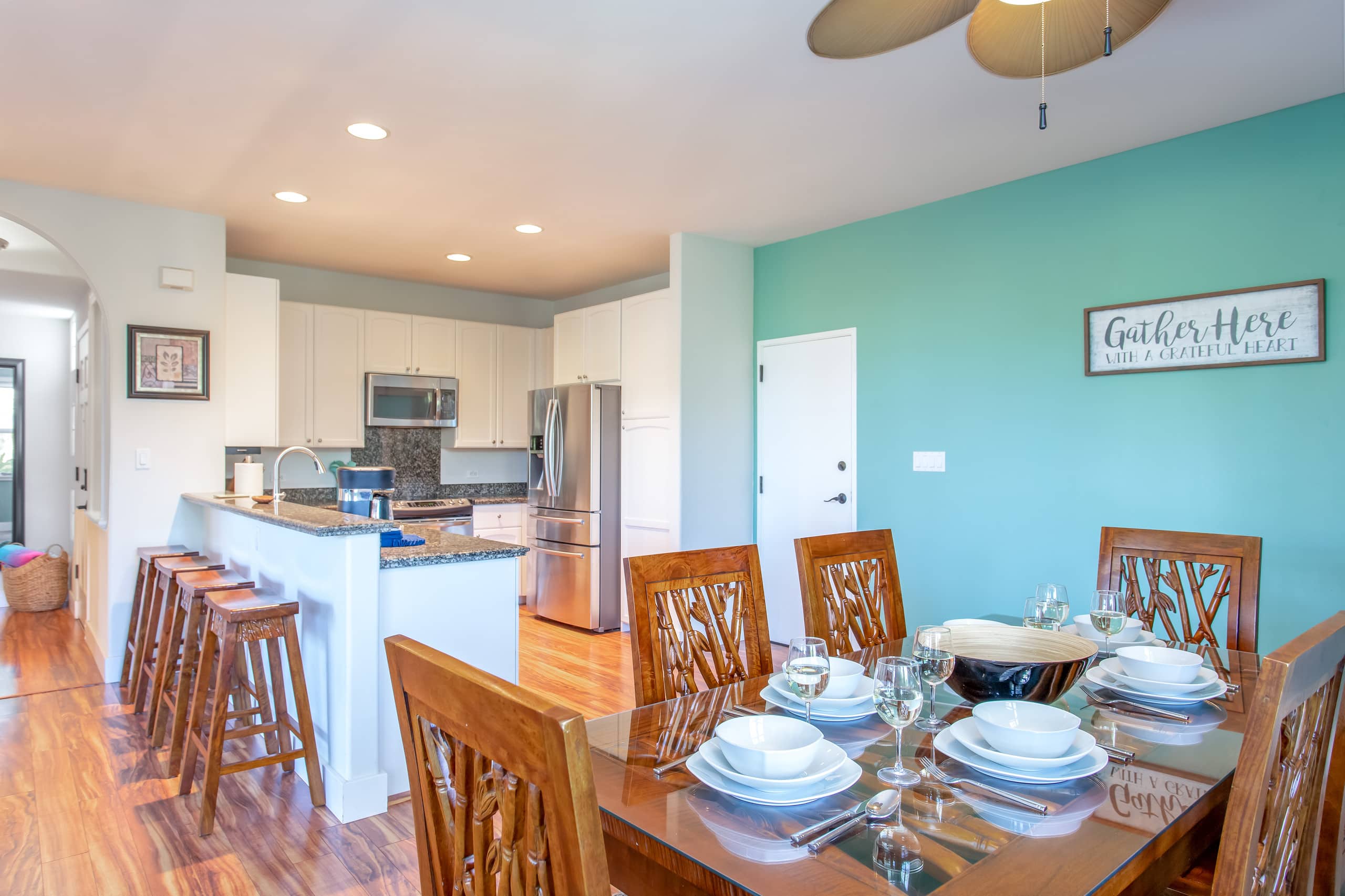 Private townhome close to gorgeous beaches - Photo 4