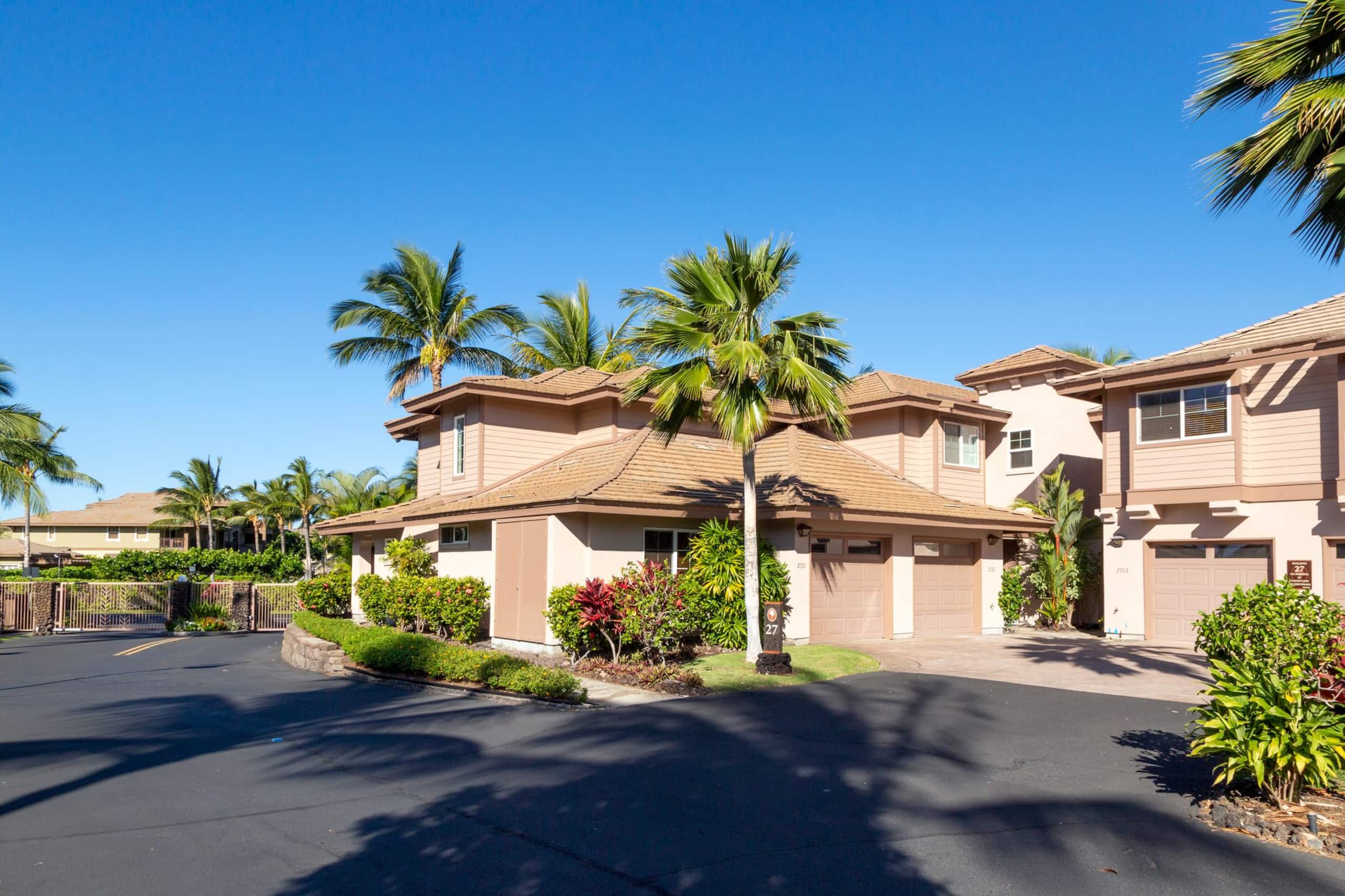 Private townhome close to gorgeous beaches - Photo 16