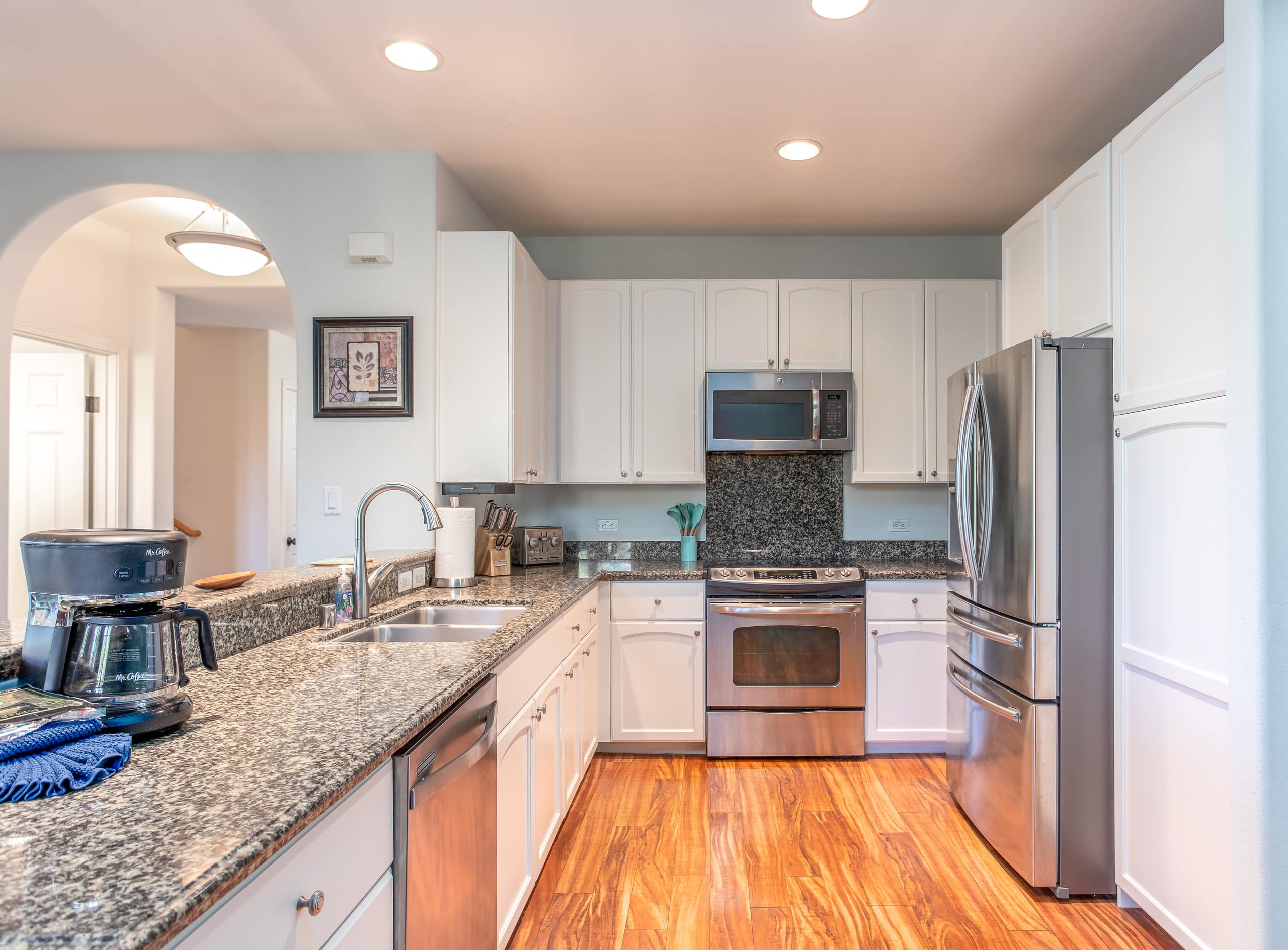 Private townhome close to gorgeous beaches - Photo 12