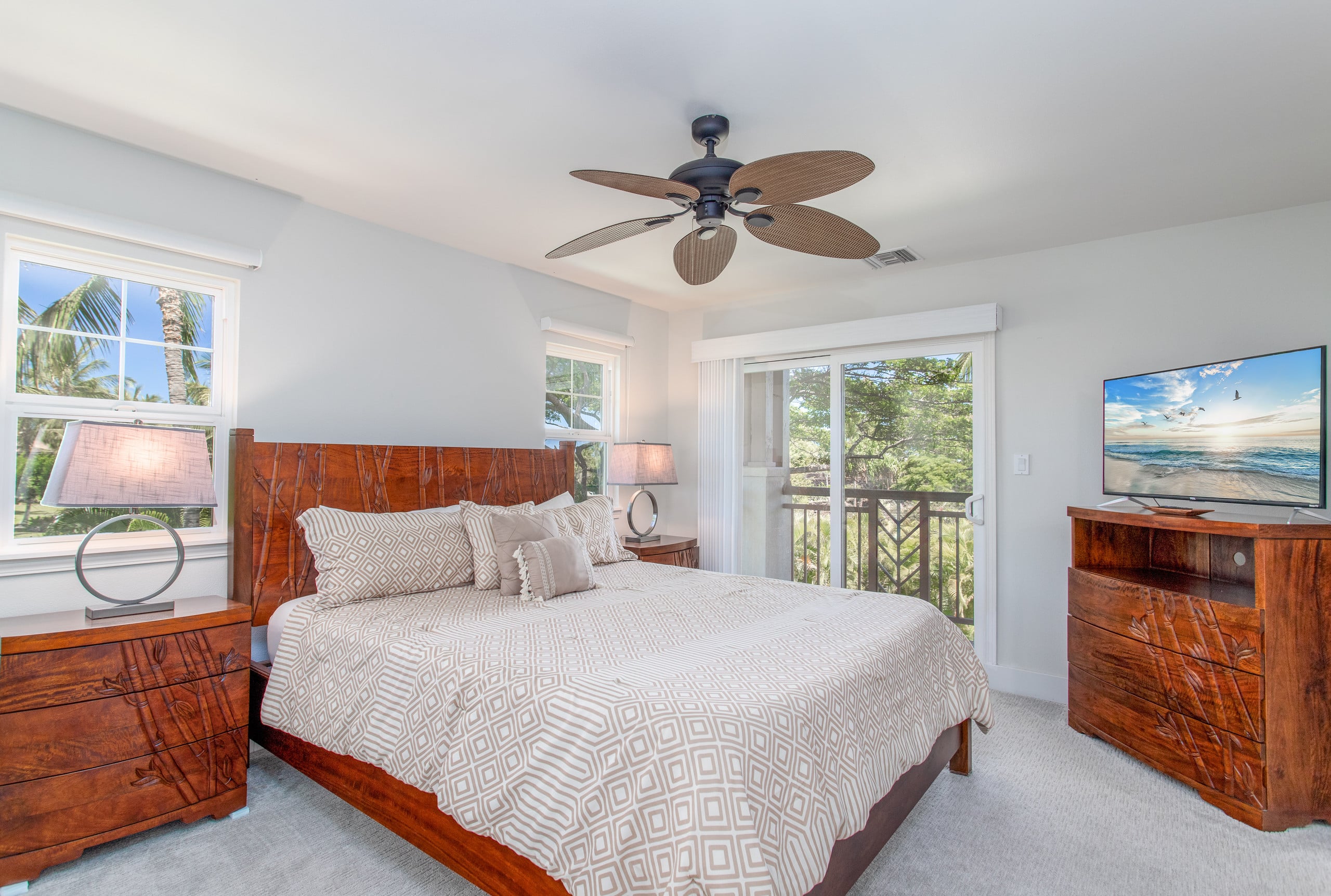 Private townhome close to gorgeous beaches - Photo 5