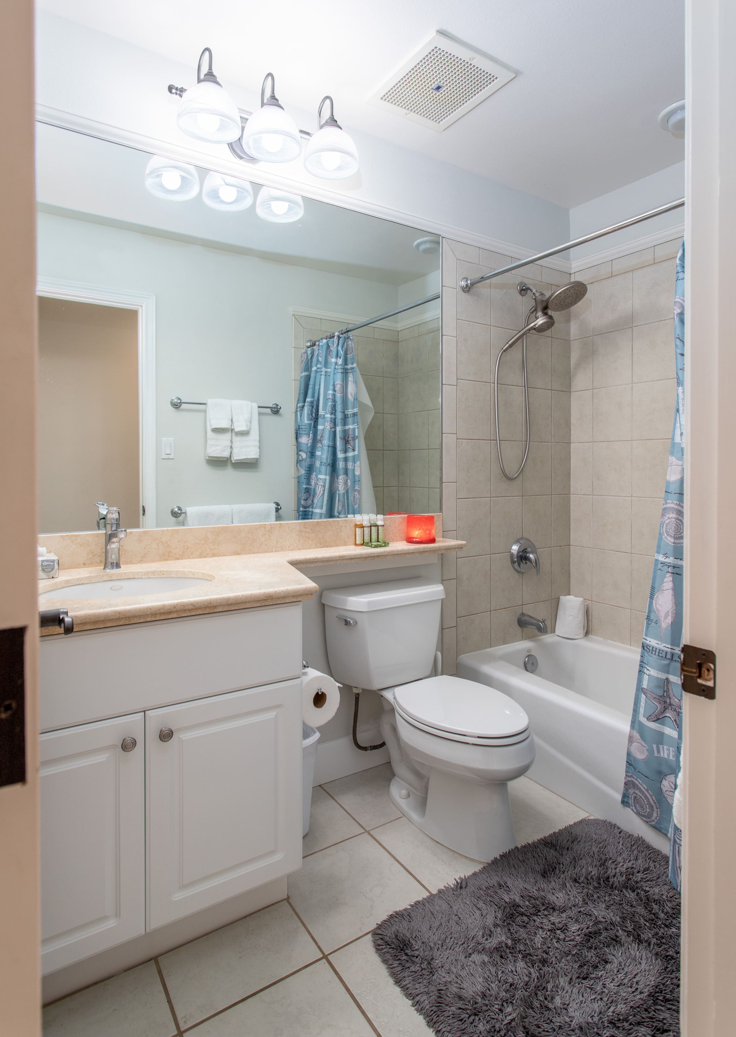 Private townhome close to gorgeous beaches - Photo 15