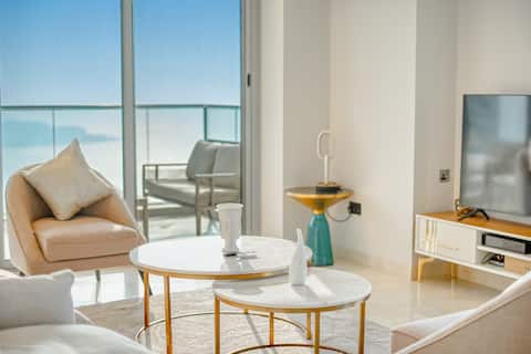 Top performing Airbnb: Newly Designed 3 beds w marina eye view in Dubai Marina