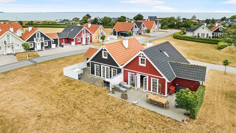 Charming terraced house by the beach and forest