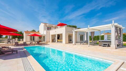 Luxury and modern villa with swimming pool