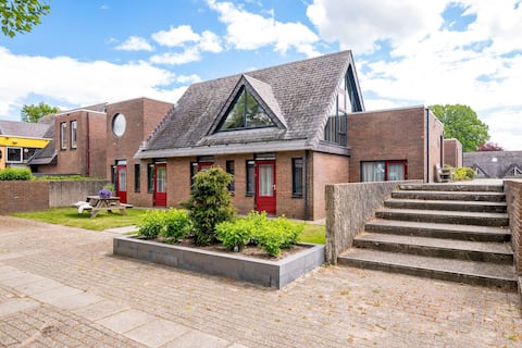 Luxury Forest Villa De Steenbok near forest and IJsselmeer