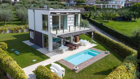 [Manerba del Garda] Design Villa with Pool