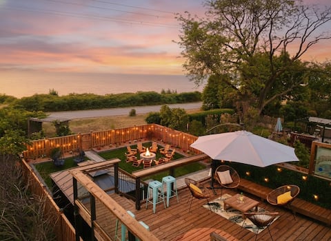 Beachfront Escape | Lakeview deck, Hot Tub, Games