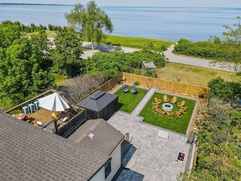 Beachfront Escape | Lakeview deck, Hot Tub, Games