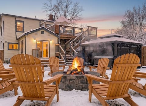 Beachfront Escape | Lakeview deck, Hot Tub, Games