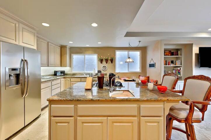 Walk to Village/Beach/A/C/EV Charger/Close to Vill gallery image 3