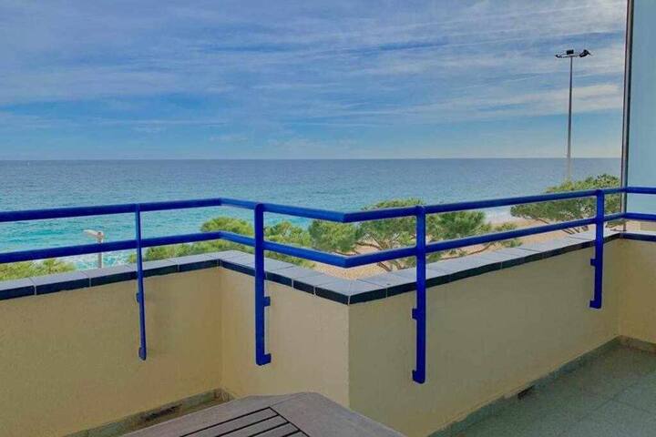 Spectacular view to the sea gallery image 3