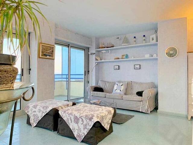 Spectacular view to the sea gallery image 5