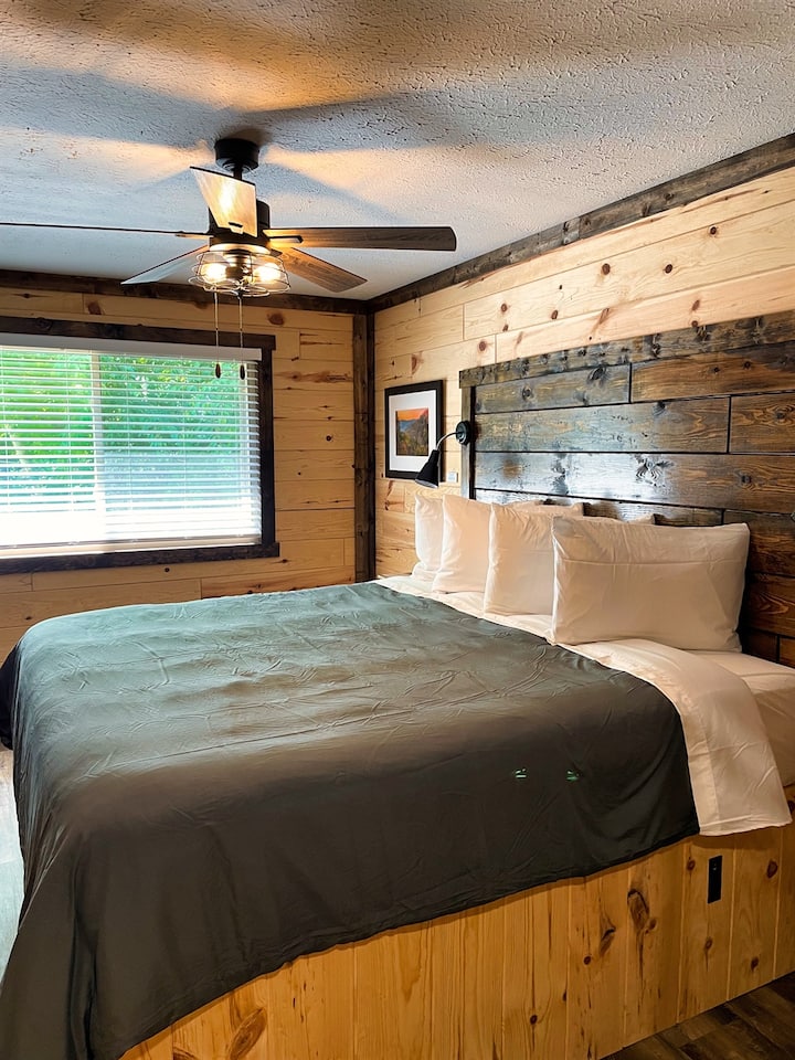 The Hickory King Suite