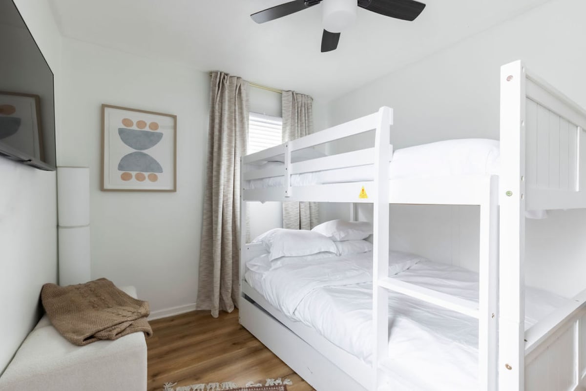 Ორსართულიანი საწოლი, რომელიც გთავაზობთ როგორც კომფორტს, ისე საკმარის სივრცეს