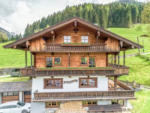 Chalet in panoramic location, 450m to the ski li