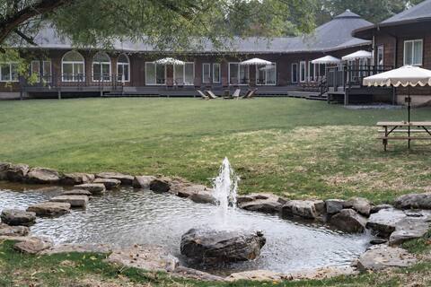 Spacious Mtn Retreat on 40+ Acres