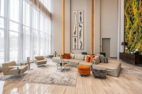 Top Airbnb: Stunning Apartment in Downtown Doral in Doral