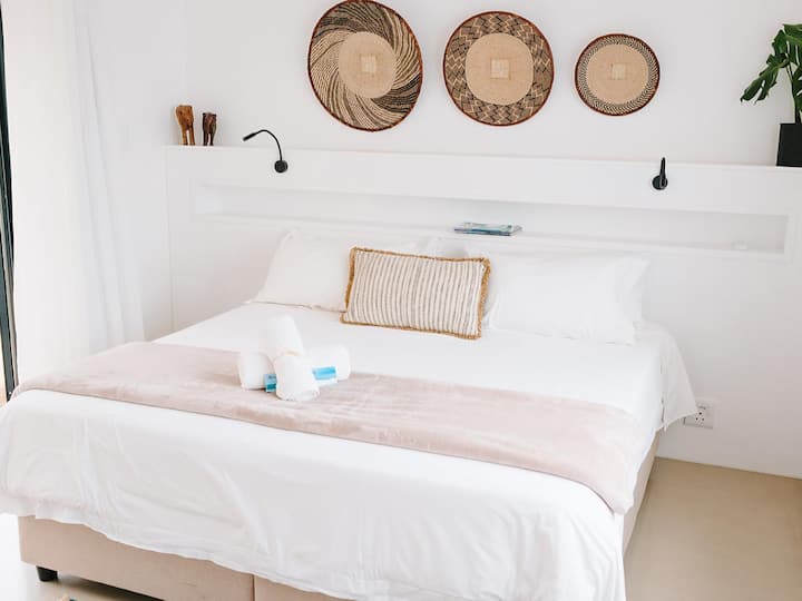 7 เปปเปอร์สตรีท ห้องนอนพร้อมระเบียงวิวสวน เตียงคิงไซส์หรือเตียงเดี่ยว