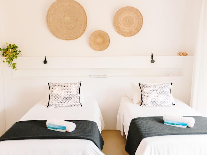 7 Pepper St. ห้องนอนพร้อมห้องน้ำในตัวพร้อมระเบียงวิวสวน