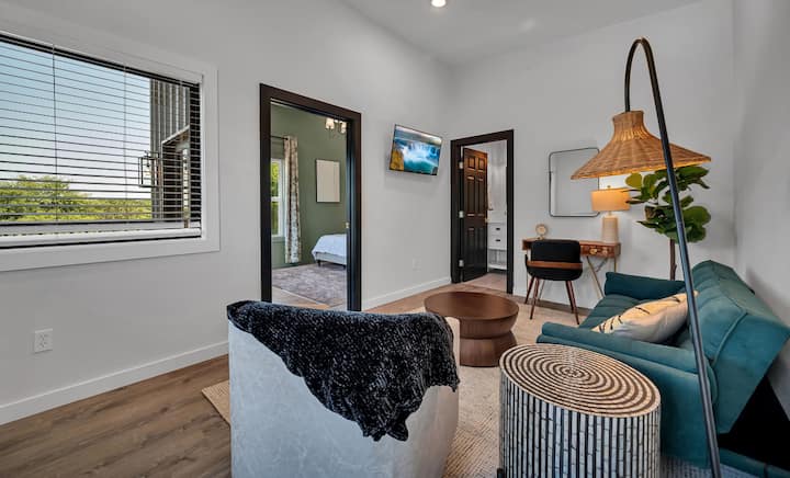 Live Oak | Aerial Luxury Container Home Near Bu - Texas