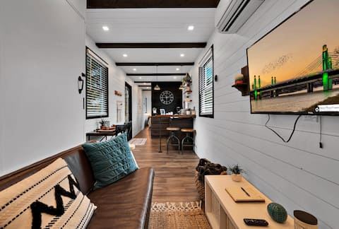 Successful Airbnb property: Black Oak Tiny Container Home|Near Magnolia|Baylor in Waco