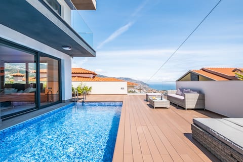 Top performing Airbnb: Belle Maison by Homie in Santo António