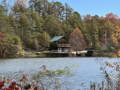 Boo Bear - New lakeside cabin with hot tub