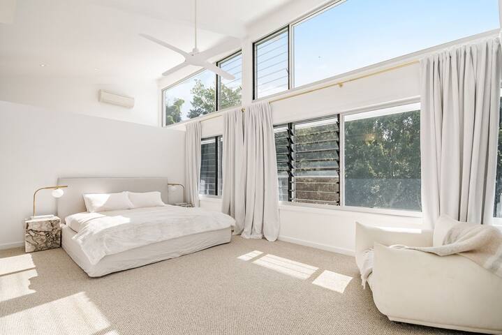 Magnolia: A Luxury Ewingsdale Home gallery image 4