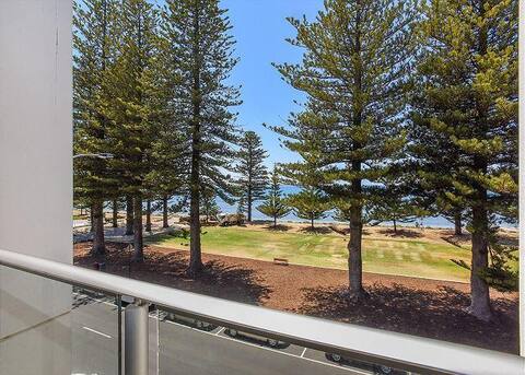 Sea Views Right in the heart of Victor Harbor