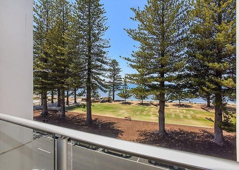 Sea Views Right in the heart of Victor Harbor