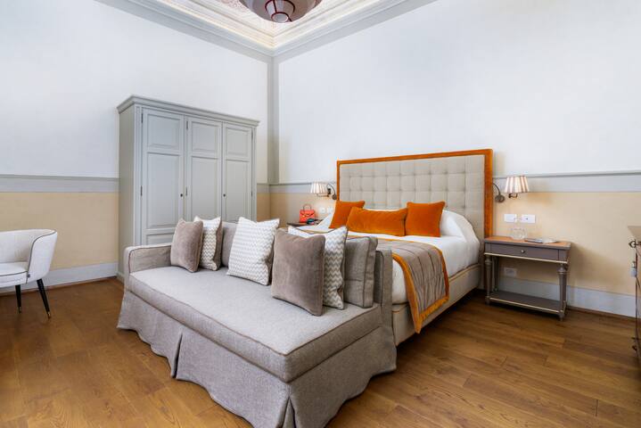 Barone Achille -La Dimora degli Affreschi Florence gallery image 2