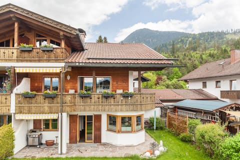 Top Airbnb: Alpine view apartment Zugspitze in Garmisch Partenkirchen