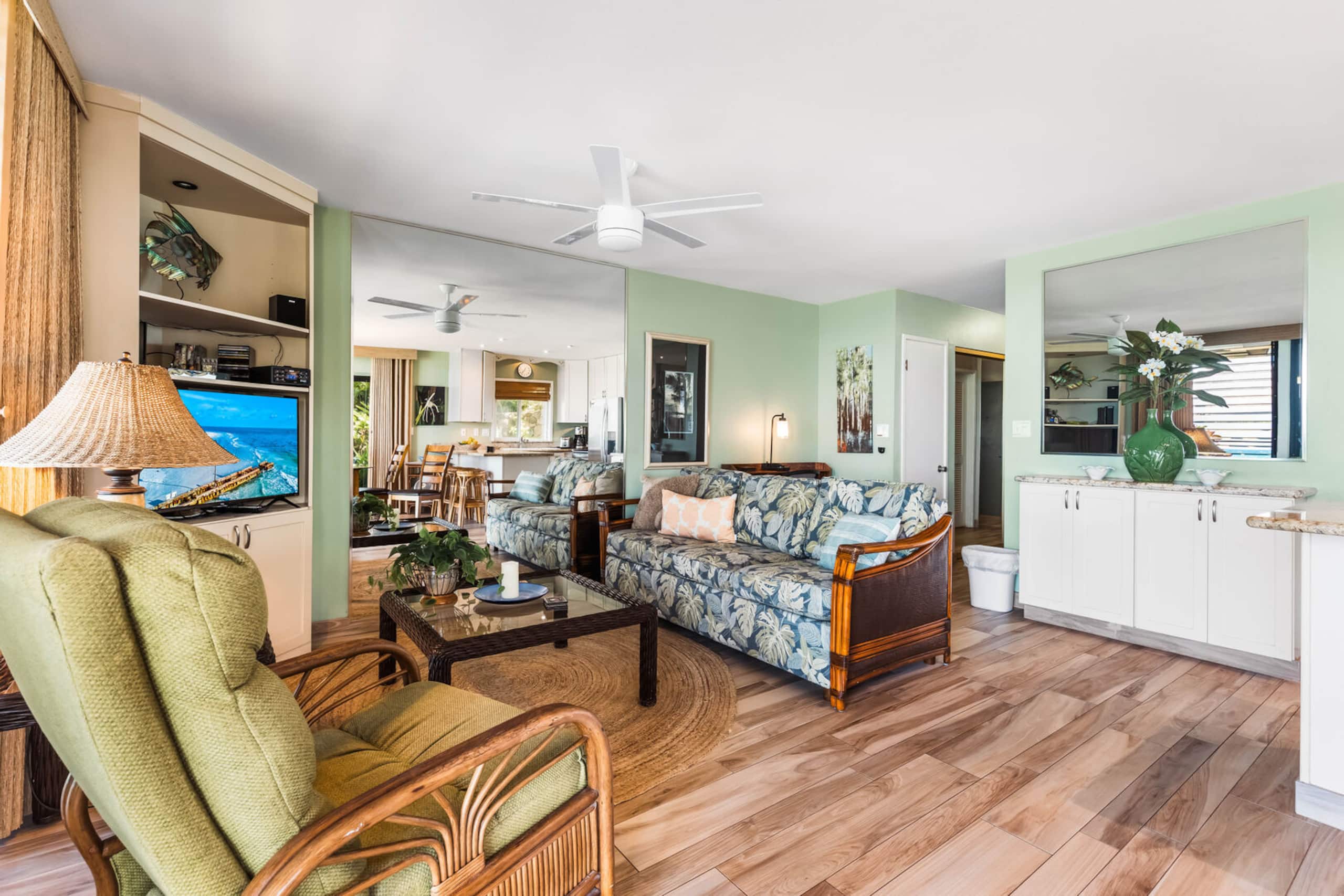 Condo in Lahaina · ★4.7 · 2 bedrooms · 3 beds · 2 baths - Image 14