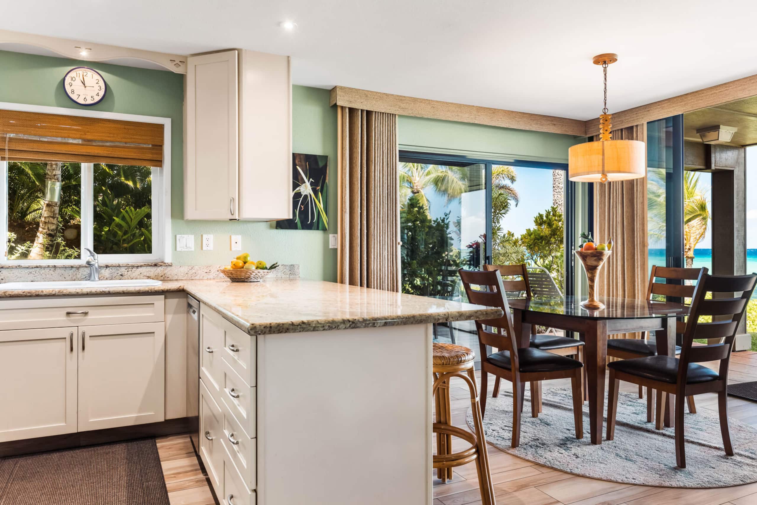 Condo in Lahaina · ★4.7 · 2 bedrooms · 3 beds · 2 baths - Image 18
