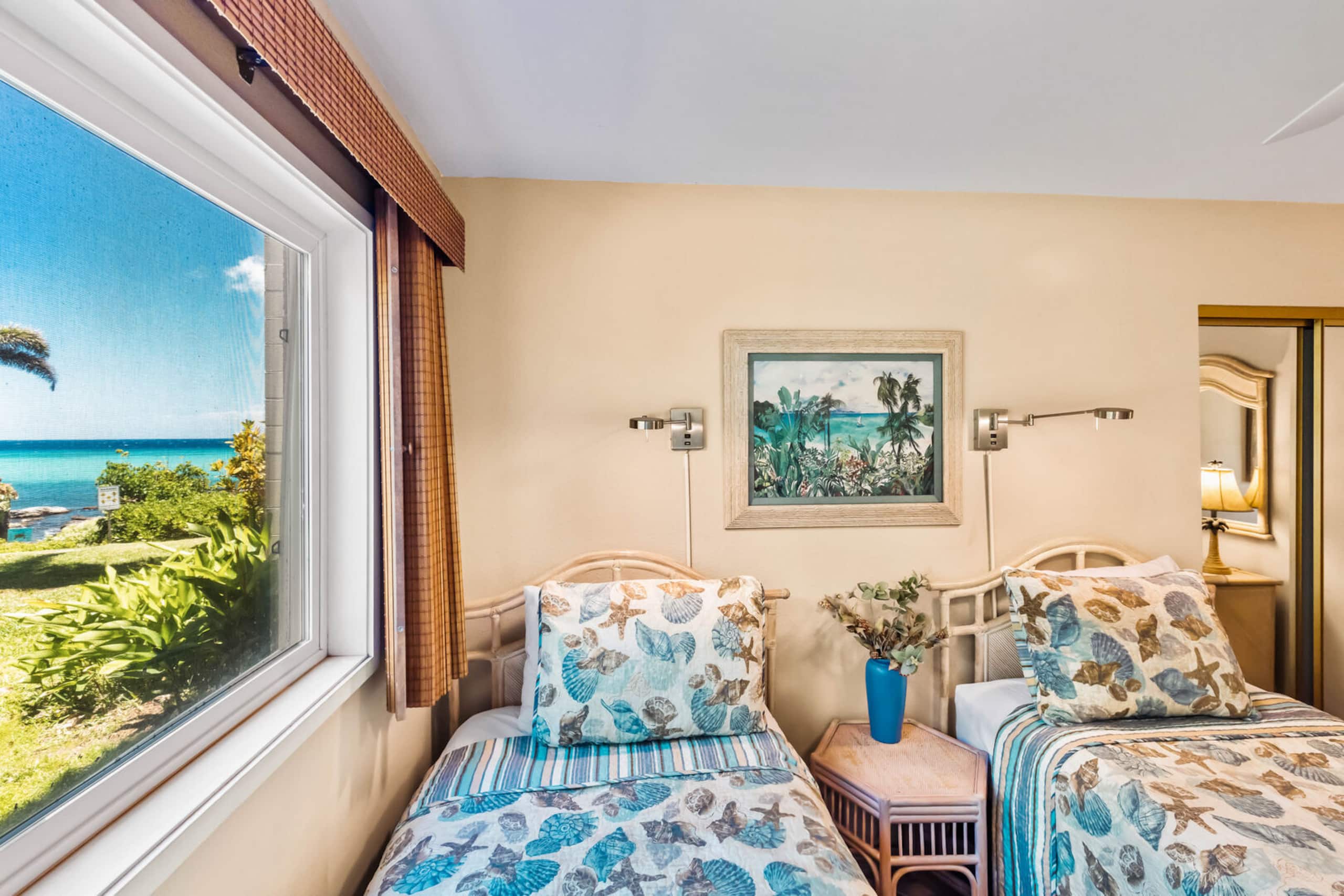 Condo in Lahaina · ★4.7 · 2 bedrooms · 3 beds · 2 baths - Image 3