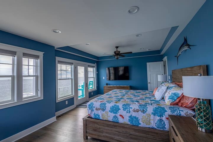 חדר שינה ראשי מעל המפרץ