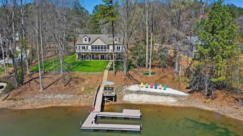Top performing Airbnb: Lakefront Manor with Beach, Gameroom, Sauna, Thea in Lake Norman Of Catawba
