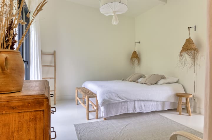 חדר יפה, מרווח ובהיר