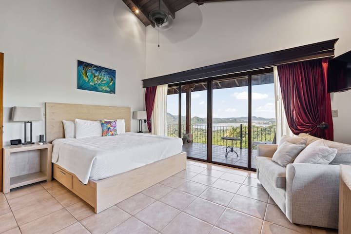 سرير كينج مع أريكة للنوم: صباح يبدأ بإشراقة ويستمر على هذا النحو.