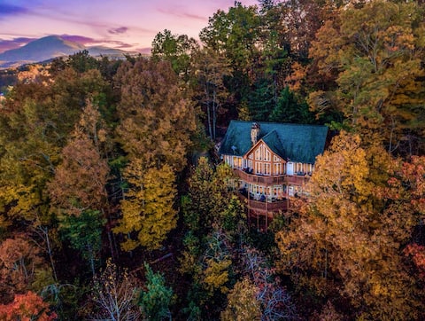 Promo! 2 min to Helen! Sauna! Hot Tub! Fire Pit!