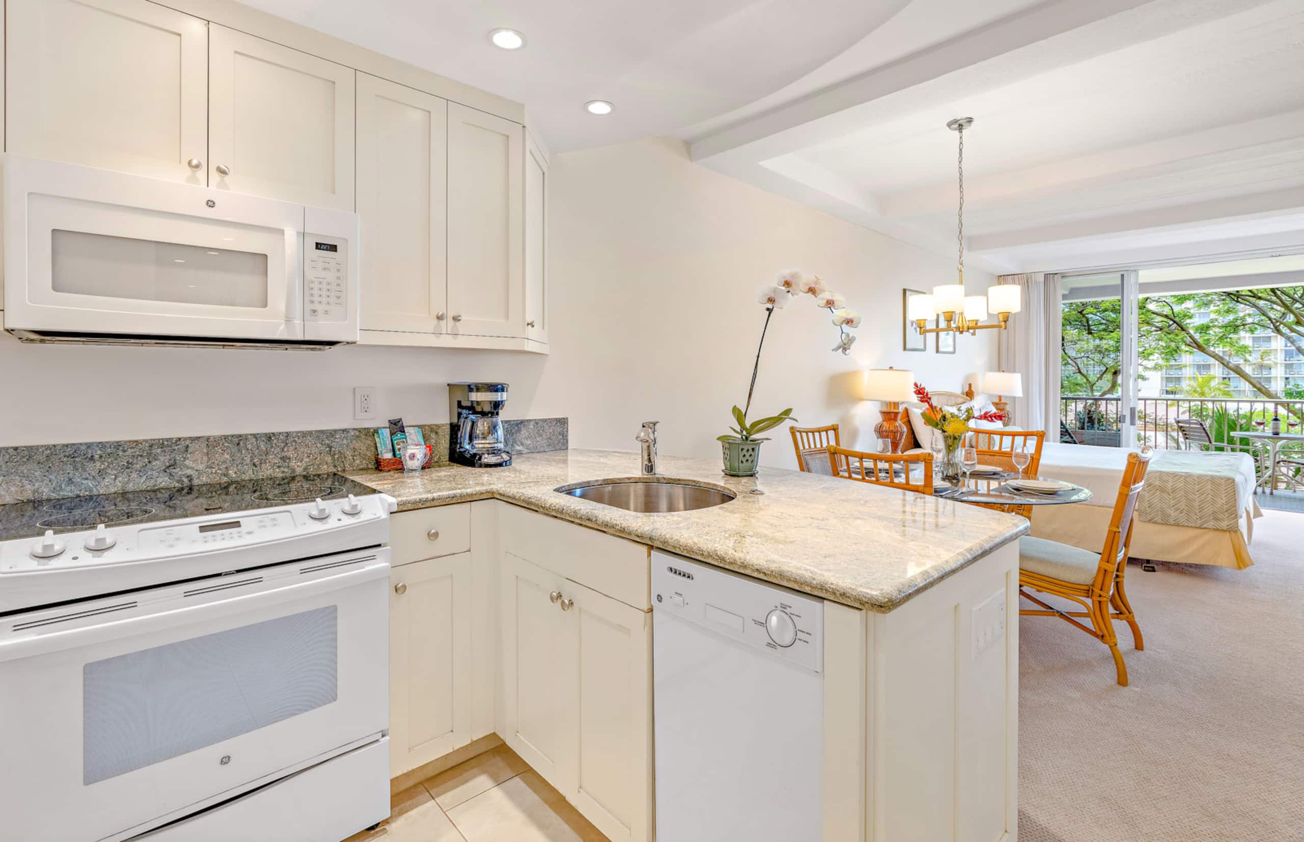 Condo in Lahaina · ★4.0 · Studio · 2 beds · 1 bath - Image 16