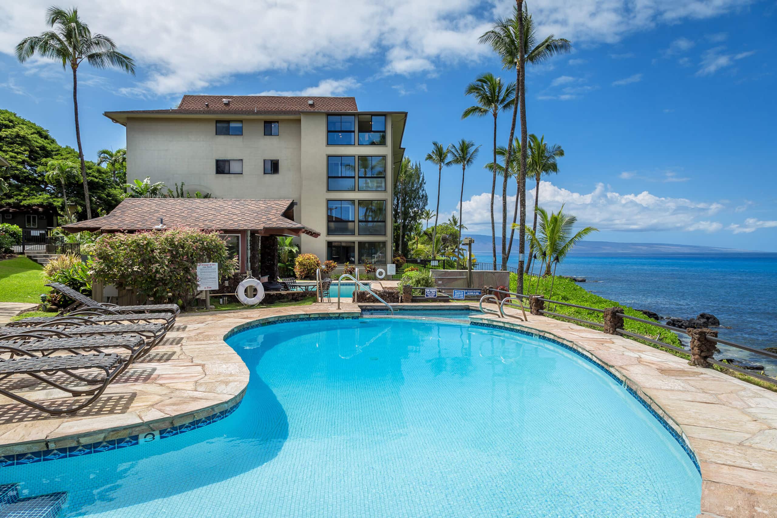 Condo in Lahaina · ★4.82 · 1 bedroom · 2 beds · 1 private bath - Image 28