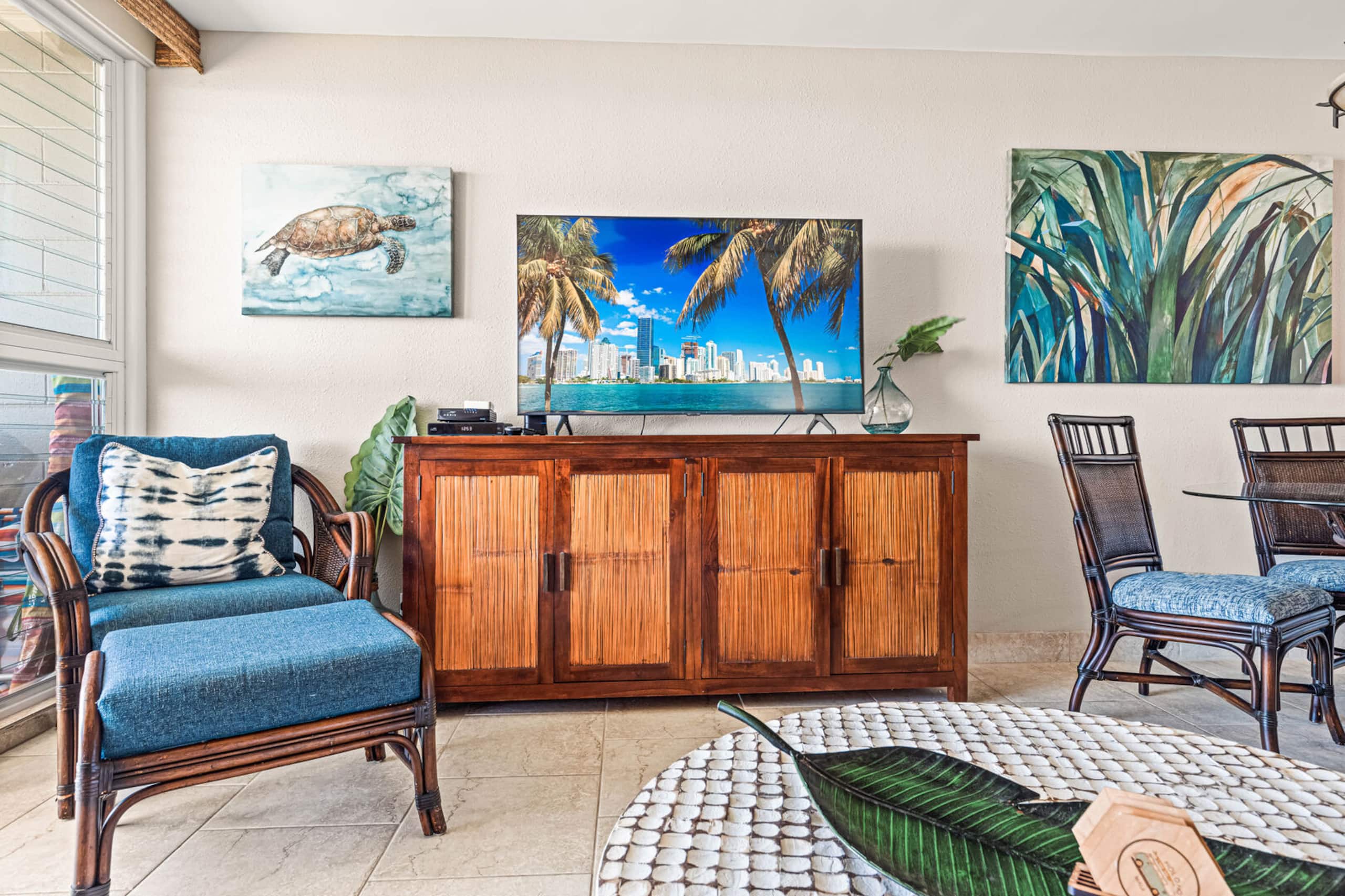 Condo in Lahaina · ★4.82 · 1 bedroom · 2 beds · 1 private bath - Image 6