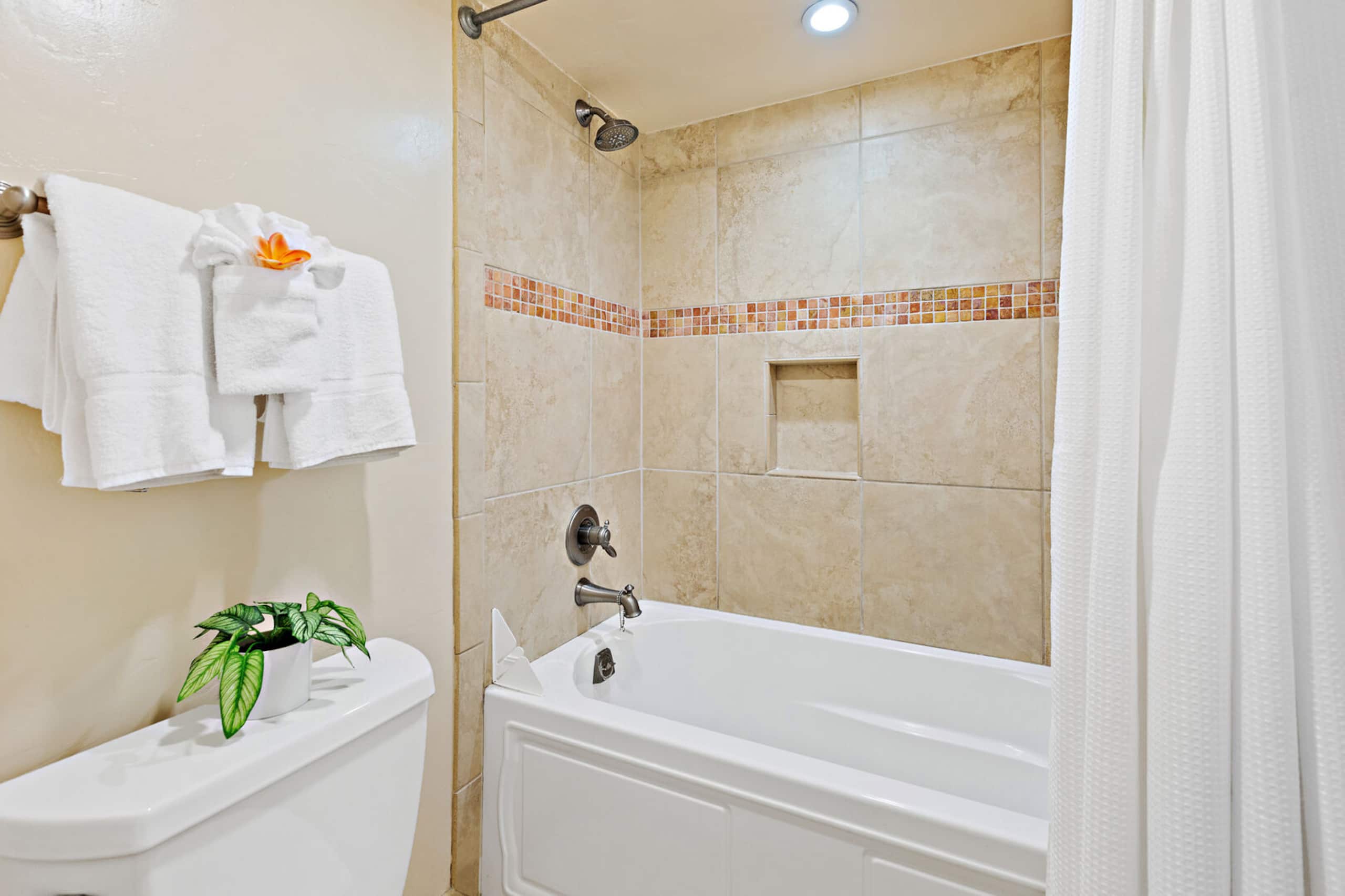 Condo in Lahaina · ★4.93 · 2 bedrooms · 2 beds · 2 baths - Image 33