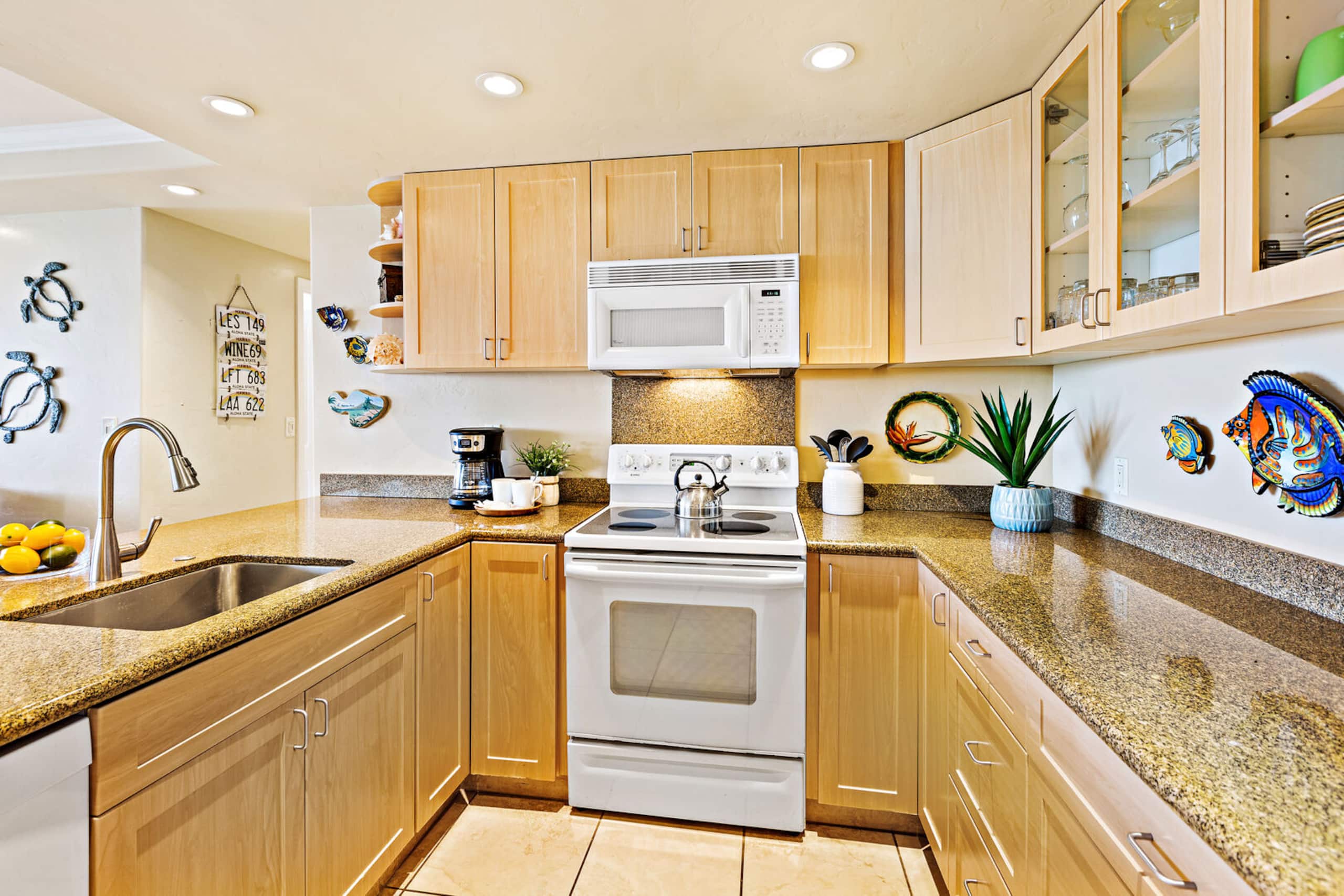 Condo in Lahaina · ★4.93 · 2 bedrooms · 2 beds · 2 baths - Image 16
