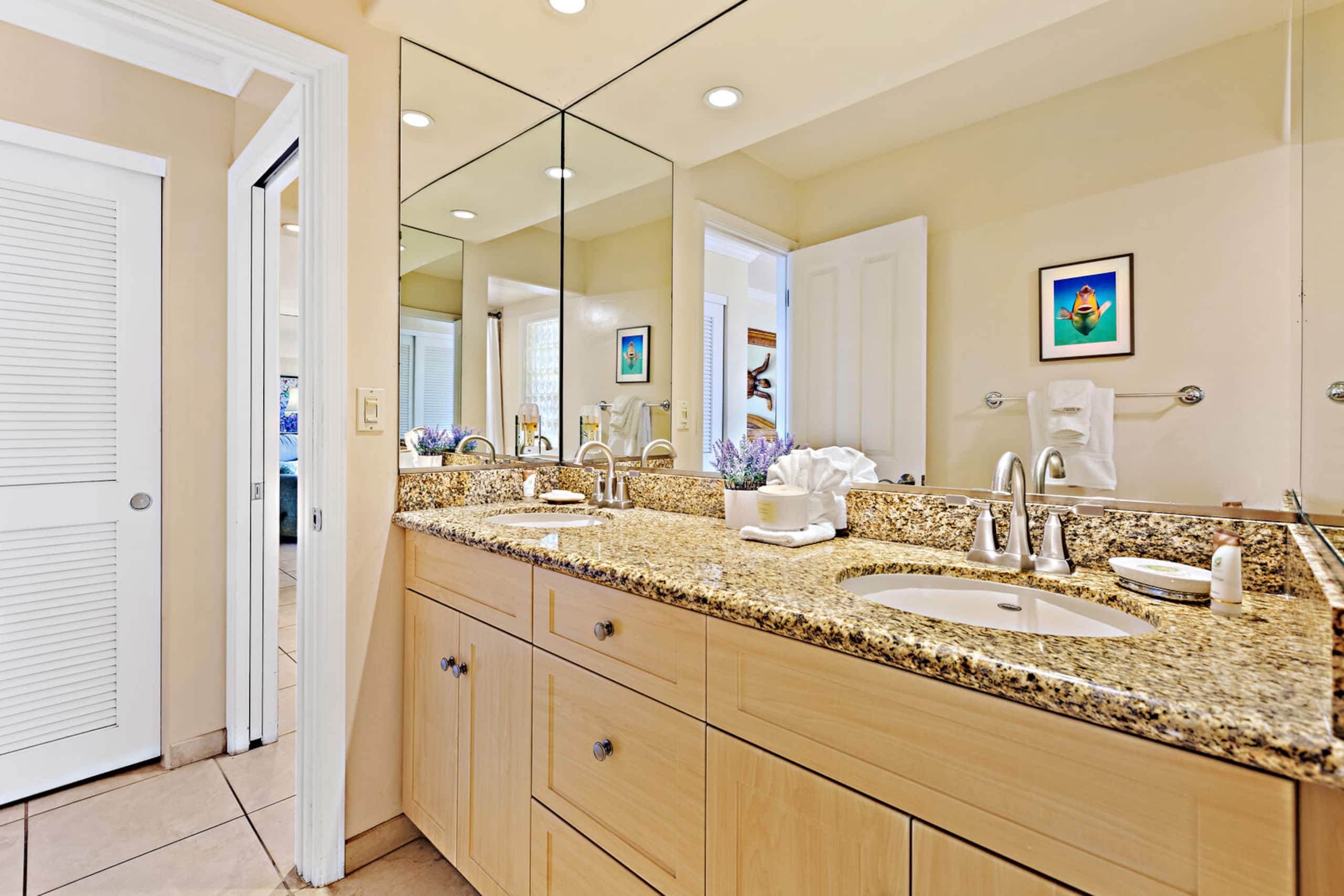 Condo in Lahaina · ★4.93 · 2 bedrooms · 2 beds · 2 baths - Image 32