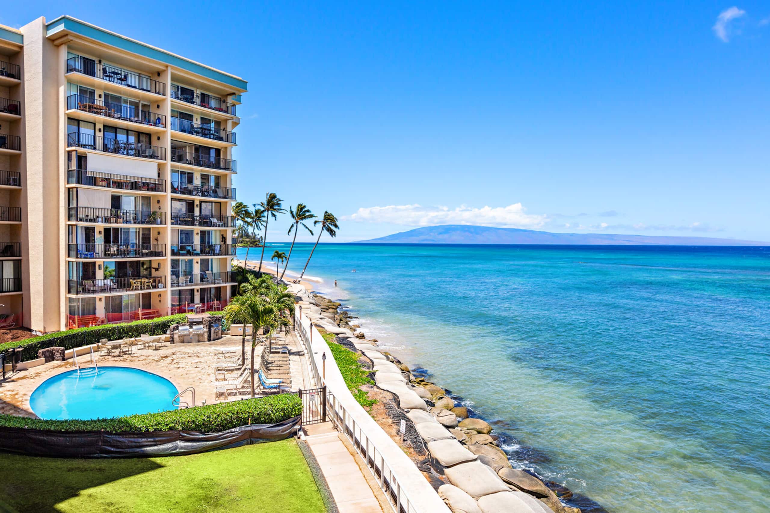 Condo in Lahaina · ★4.93 · 2 bedrooms · 2 beds · 2 baths - Image 6