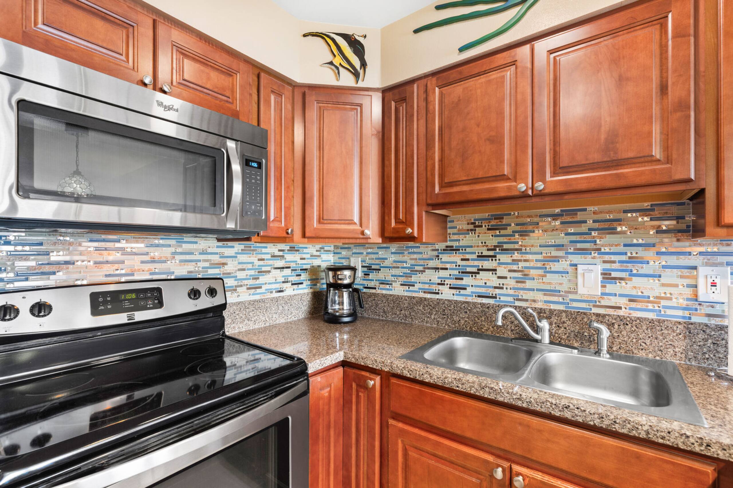 Condo in Lahaina · ★4.84 · 1 bedroom · 2 beds · 1 private bath - Image 21